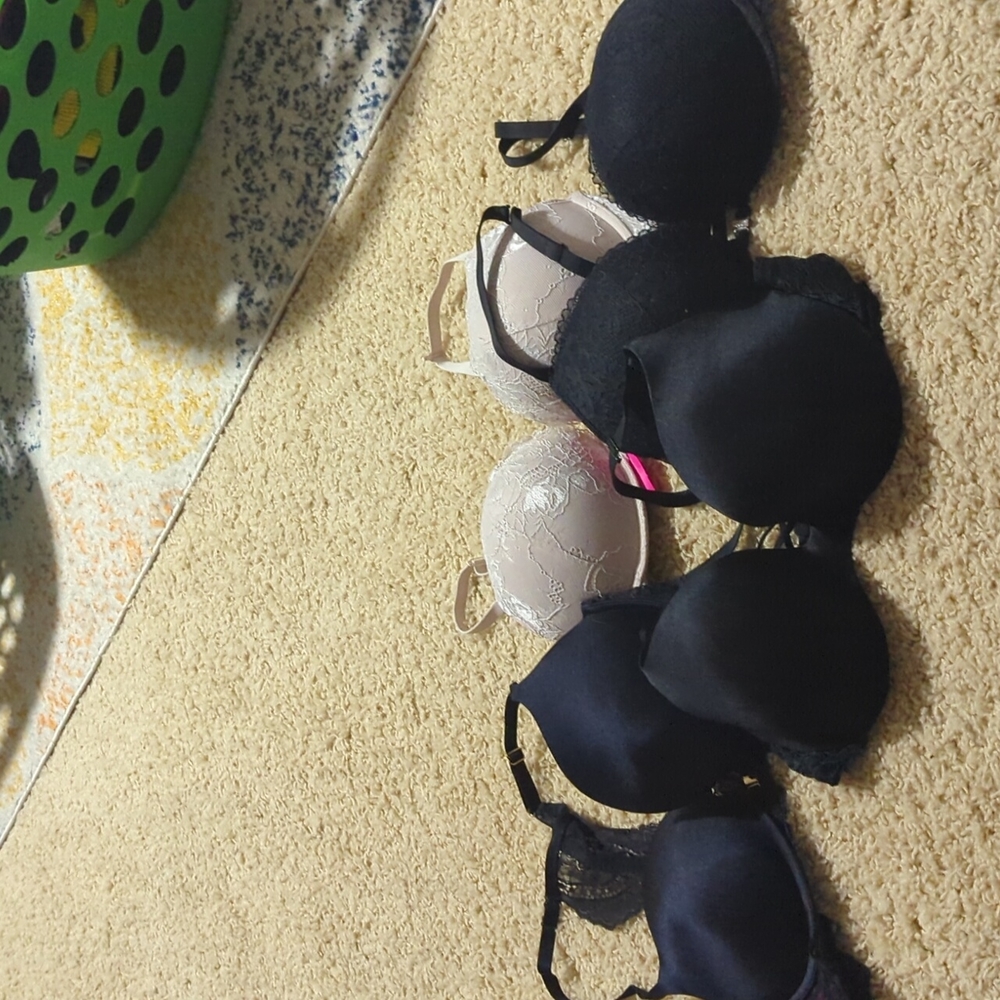 4 La Senza bras 36C